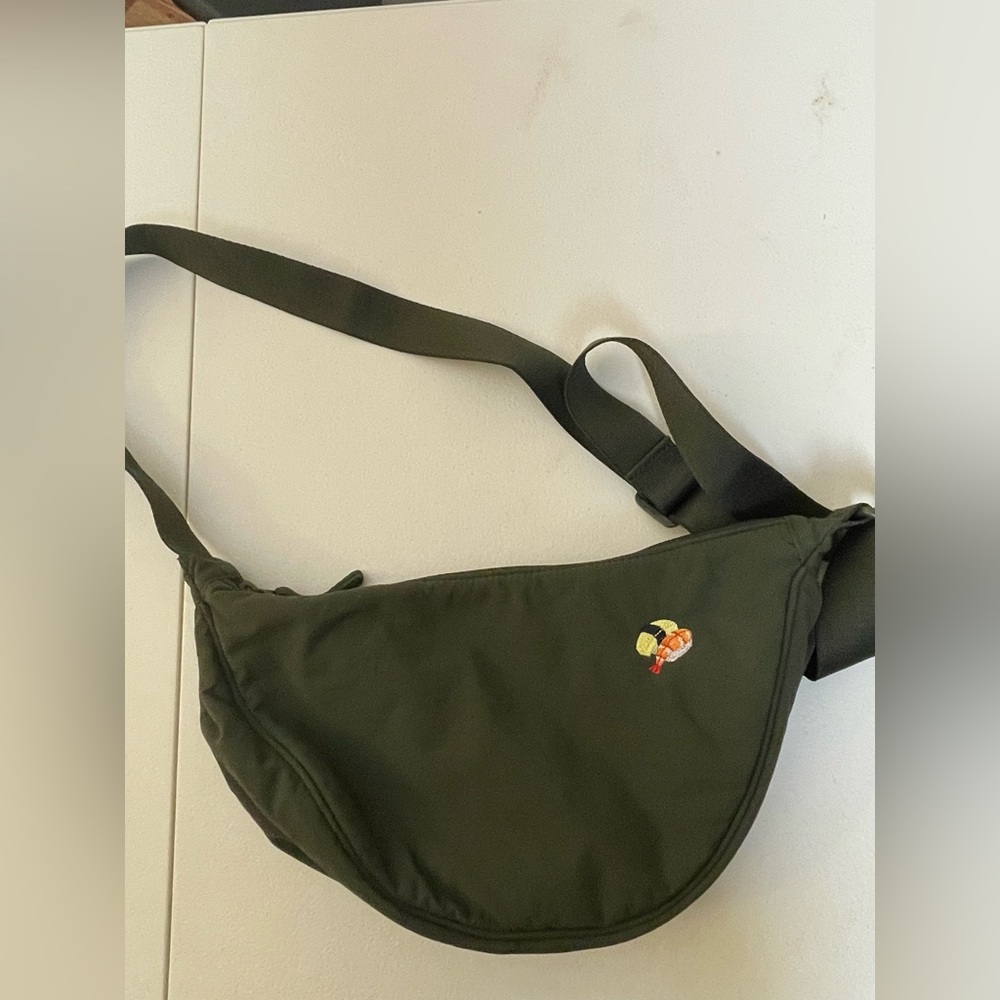 Uniqlo green round mini shoulder bag with sushi embroidery